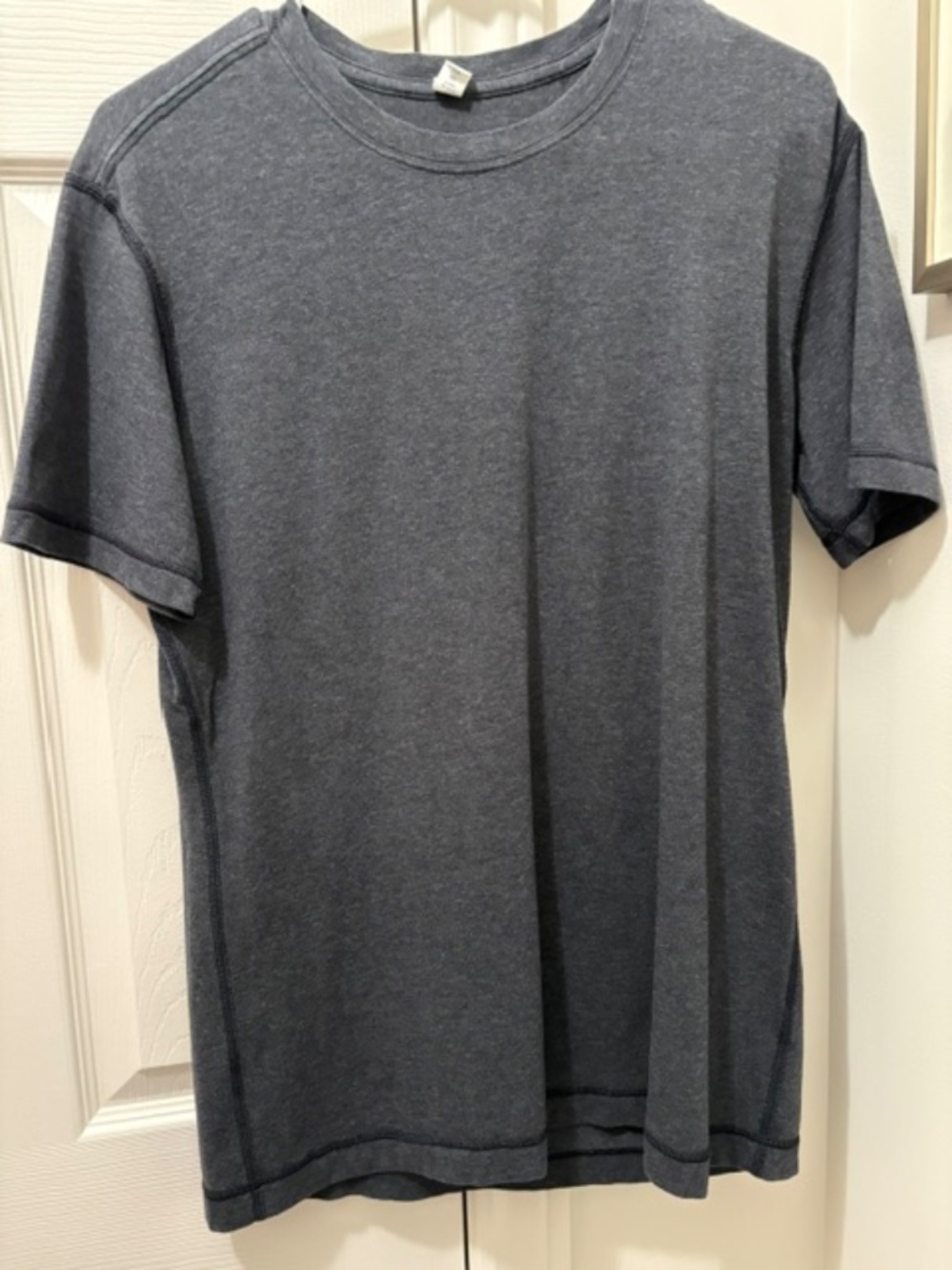 LULULEMON Men's sz M short sleeve T-Shirt dark gray/anthracite